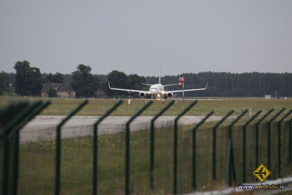 Boeing 737-8AS